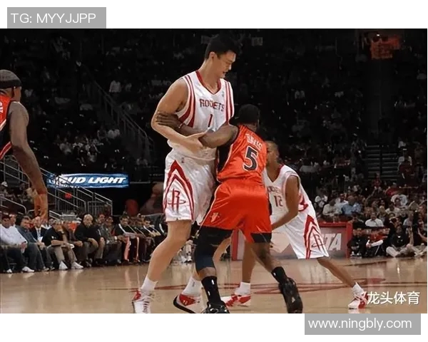 姚明与骆胜利的传奇故事：从篮球场到人生舞台的精彩交汇