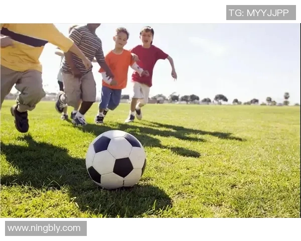 足球明星高清群像大赏展现球场风采与荣耀瞬间的精彩合集 足球明星高清群像大赏展现球场风采与荣耀瞬间的精彩合集