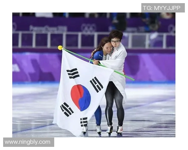 韩国两位足球明星的传奇故事与赛场辉煌成就探讨